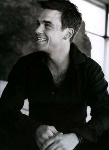 Robbie Williams, di nuovo in pista con "Bodies"